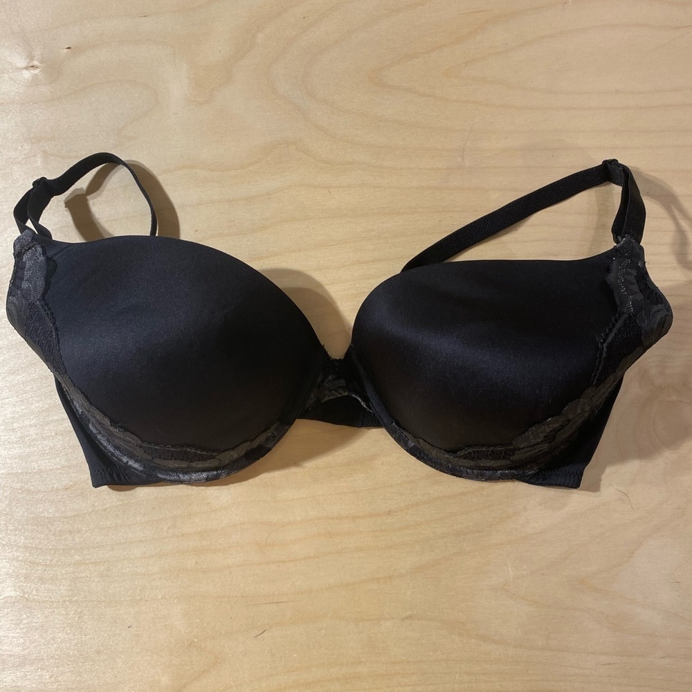 Maidenform Black Satin Underwire Bra with Lace Accents 40 DD (GE)